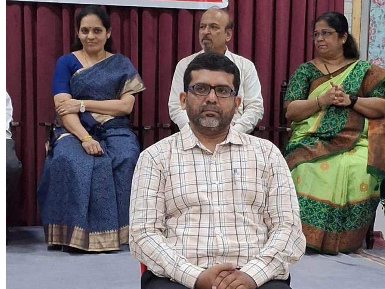Celebrating Excellence in Education: Mr. Kapil Kulkarni Felicitated as ‘Ideal Teacher’
