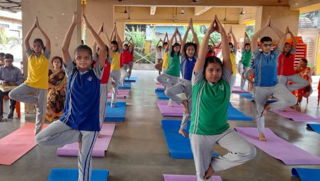 Secondary section School International Yoga Day celebration 2022 | Saraswati School Rabodi in Thane
